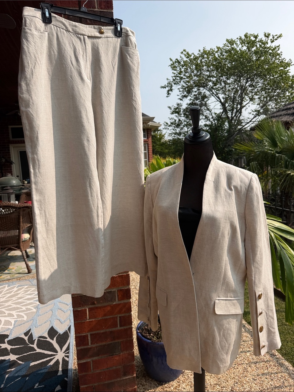 Donna Karan Cream Linen-Blend Blazer and Pants Set